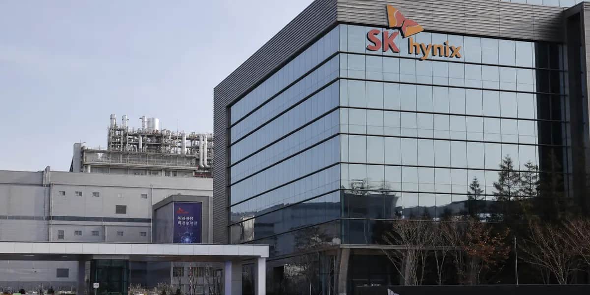 SK하이닉스 본사 건물 외관, 주가 신고가와 PER 역전 기념 보도 사진 (197만 원 마감, 삼성전자 추월)