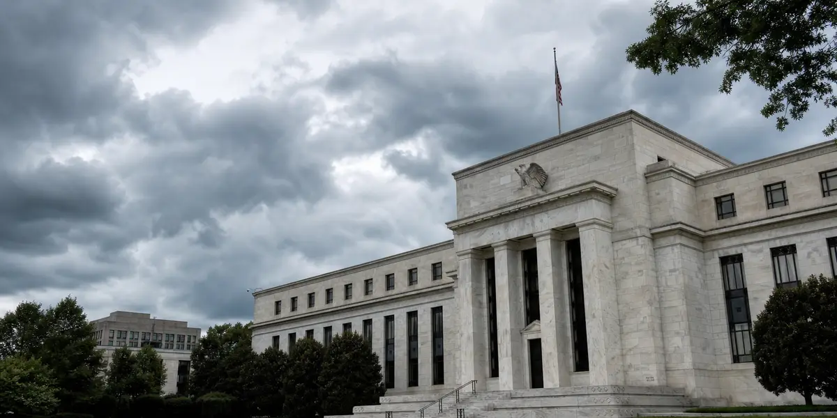 트럼프 "금리 내려야" 압박에도 연준은 매파…FOMC 의사록서 인상론 확산
